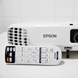 Máy chiếu Epson EB Z110000W