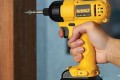 Máy vặn vít dùng pin Dewalt DCF805C2A