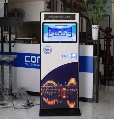 Máy Kiosk tra cứu thông tin ComQ Q-KIOSK 2471 CMT QR